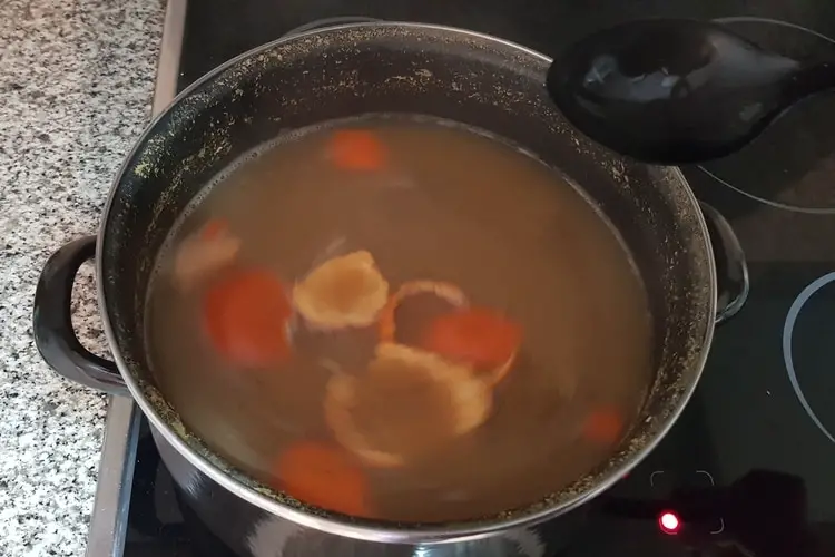 mandarin peels in boil